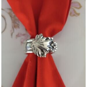 Vintage Felt Lined Silver Plate Napkin Ring Heavily Embossed w/ Leaf and Grapes